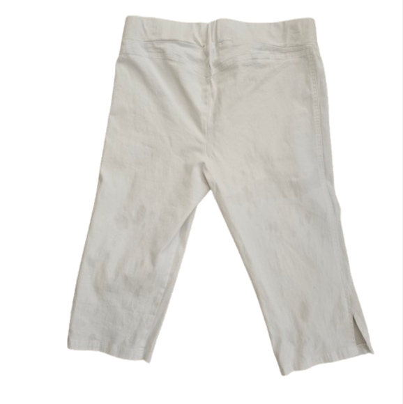 Motherhood White Maternity Capris - Picture 3 of 7